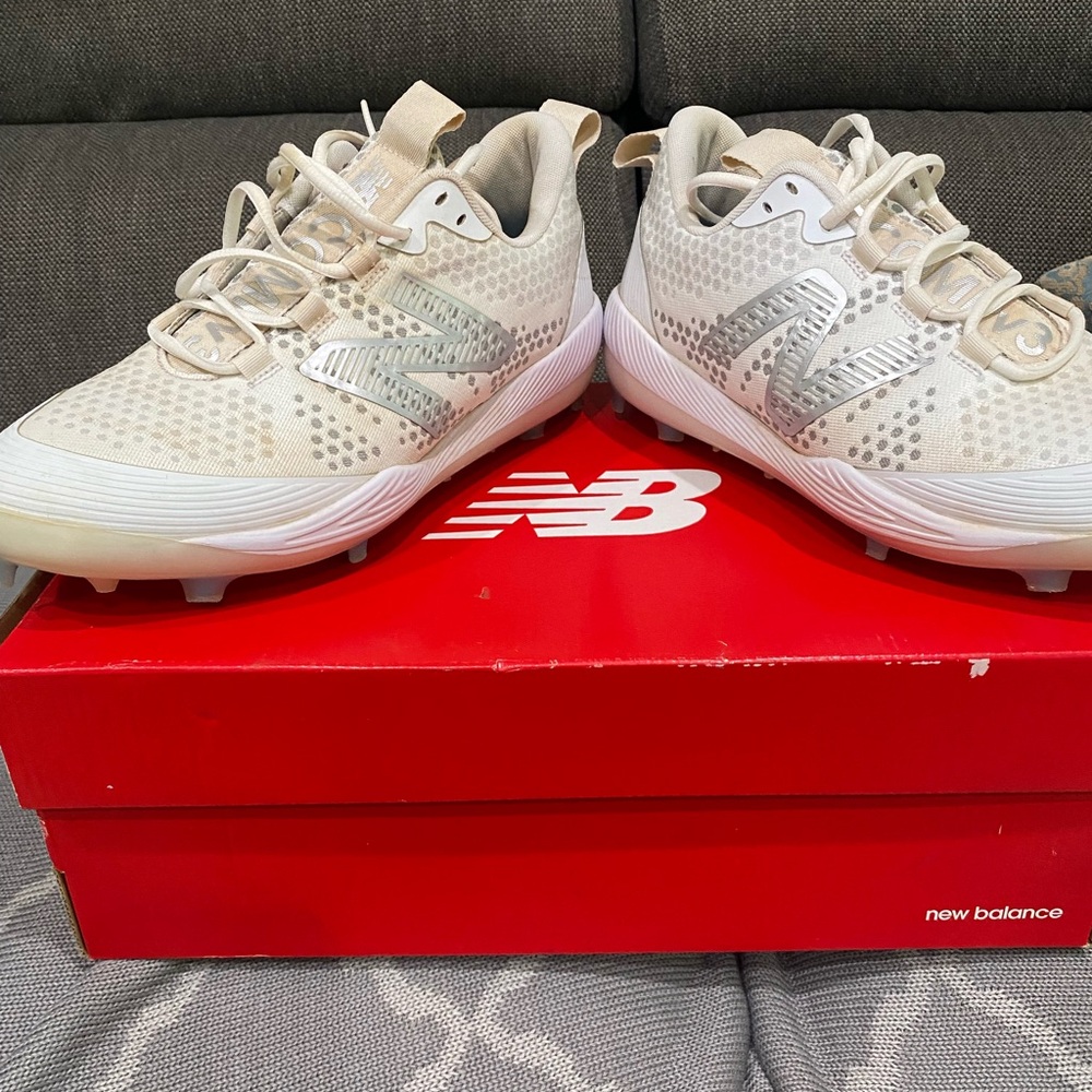 New Balance FuelCell COMPv3 Baseball Cleats